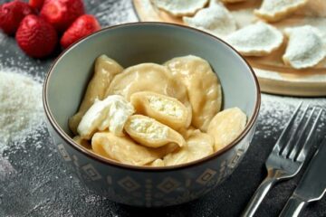 Вареники з солодким сиром