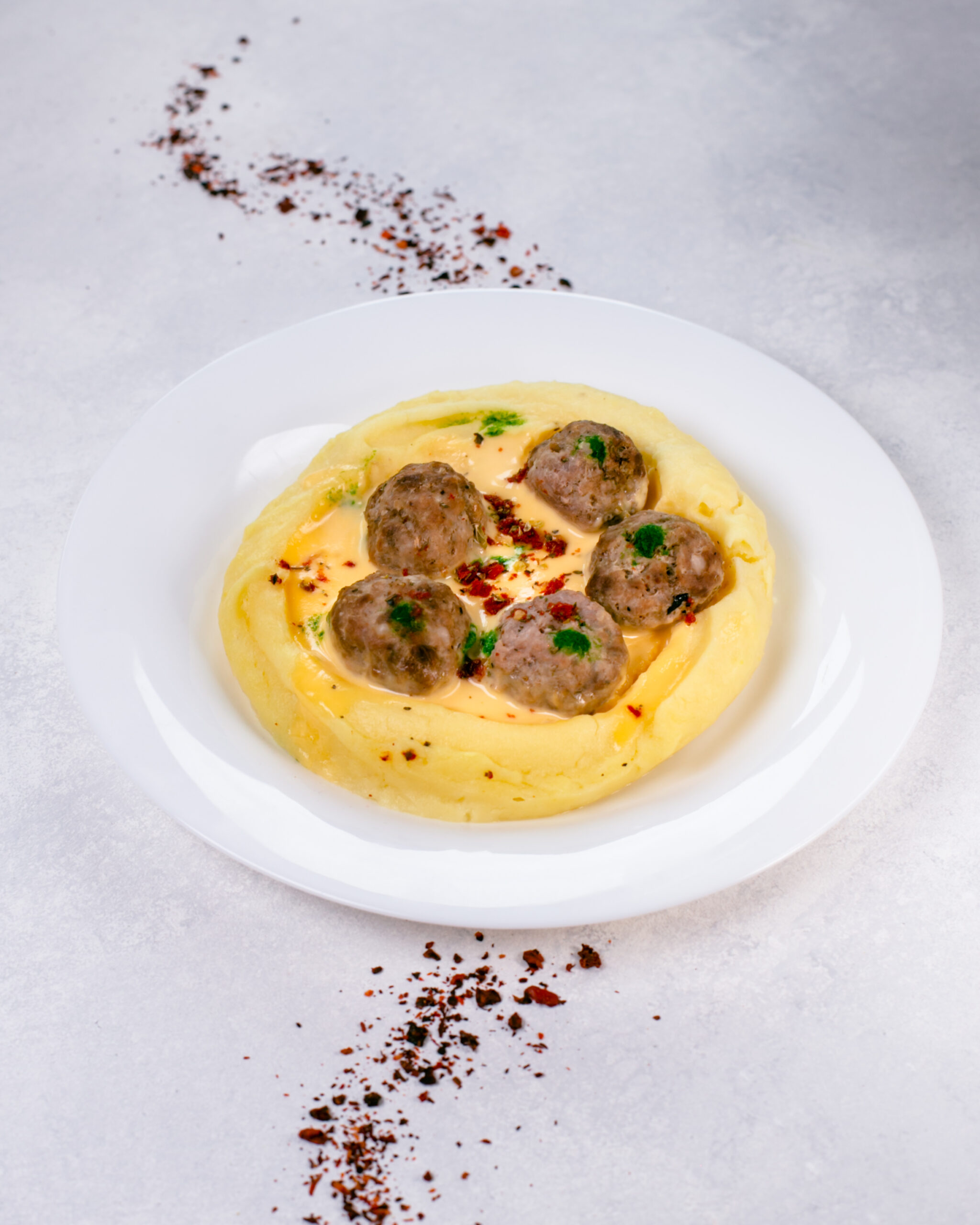 Мит болы с картофельным пюре и сырным соусом — изображение 4